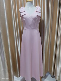 ชุดราตรียาวคอวีป้ายแขนกุดโบว์ไหล่M