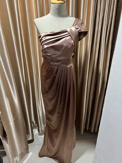 ราตรียาวสีคอปเปอร์บ่าเฉียงไขว้ L มือ2