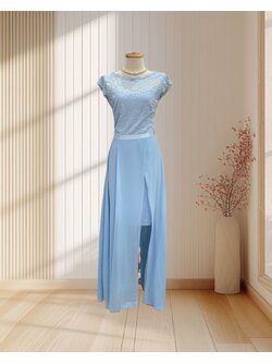 (PRE-LOVED) เดรสสั้นสีฟ้า ผ้าลูกไม้แขนกุด แต่งกระโปรงยาวด้านนอก ไซส์ M