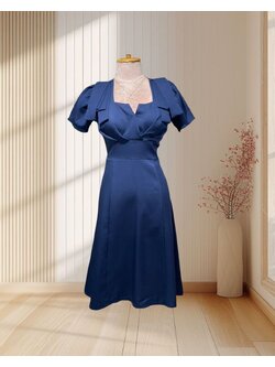 (PRE-LOVED) ราตรีสั้นสีกรม แขนตุ๊กตาผูกโบว์ เสริมฟองน้ำ ไซส์ L