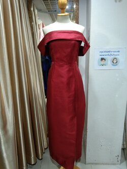 (PRE-LOVED) ราตรียาวสีแดงปาดไหล่ (S) มือ2