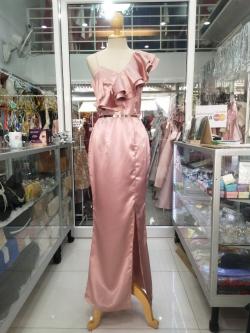 ราตรียาวสีชมพูระบายไหล่สายเดี่ยว (S)