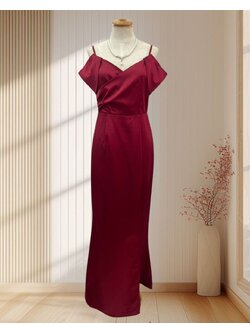 (PRE-LOVED) ชุดราตรียาวสีเเดงMaxiปิดแขน Size : S