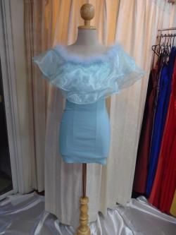 ราตรีสั้นเข้ารูปเขียวมิ้นปาดไหล่ขนนก(S)