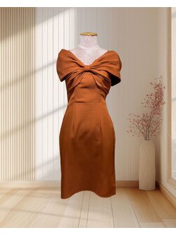 (PRE-LOVED) ราตรีสั้นสีส้มอิฐสายเดี่ยวรวบโบว์2ชั้น อ้อมแขนผ้าบาบี้ 2XL