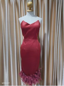 (PRE-LOVED) เกาะอกแดงขนหนกชายกระโปรง M