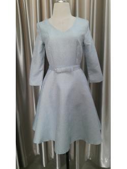 (PRE-LOVED) ราตรีสั้นสีฟ้ามีเเขนผ้าลายดอกกุหลาบ(S)