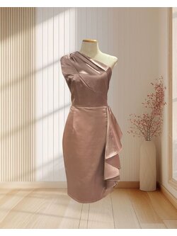 (PRE-LOVED) ราตรีสั้นสีกะปิ บ่าเบี่ยงเเต่งจีบข้าง ไซส์ XL