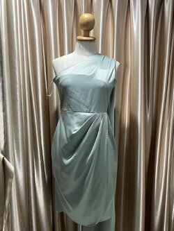 (PRE-LOVED) ราตรีสั้นไหล่สไบ S