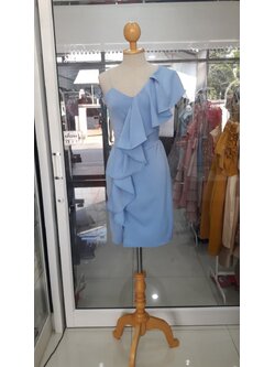 (PRE-LOVED) สั้นฟ้าสายเดี่ยว1ข้างอีกข้างแต่งระบาย(M)