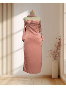 (PRE_LOVED) ราตรียาว สีชมพู ปาดไหล่ มีแขน พร้อมผ้าพันคอ ไซส์ 2XL