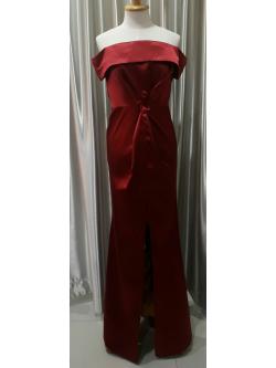 (PRE-LOVED) ชุดราตรียาวสีเเดงMaxiปาดไหล่จีบเอวกระโปรงสั้นด้านใน Size : M