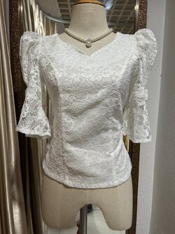 เสื้อลูกไม้สีครีม 32