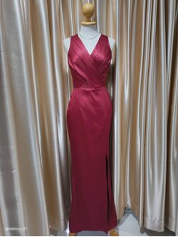 (PRE-LOVED) ชุดราตรียาวแขนกุดสีแดง S