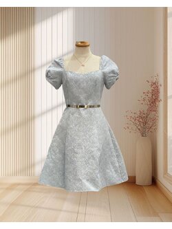 (PRE-LOVED) ราตรีสั้นสีฟ้า พิมพ์ลายนูน แขนตุ๊กตา กระโปรงบานลูกคุณหนู ไซส์ S