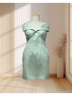 (PRE-LOVED) ราตรีสั้นสีเขียว สายเดี่ยวปาดไหล่โบว์ ไซสื 2XL