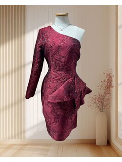 (PRE-LOVED) ชุดราตรีสั้นวินเทจผ้าพิมพ์นูนปักเลื่อมทองเหลือบมุกสีเเดง (M)