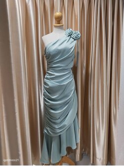 (PRE-LOVED) ชุดราตรียาวสีเขียวฟ้าบ่าเฉียง L