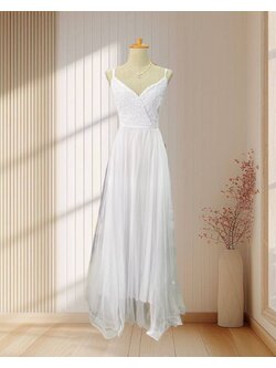 (PRE-LOVED) ราตรียาวสีขาวช่วงบนปักเลื่อม กระโปรงผ้ามุ้ง สายเดี่ยวสานหลัง ธีมเจ้าสาว ไซส์ M