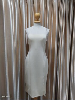 ชุดเดรสสั้นสายเดี่ยวผ้านุ่มสีครีม M