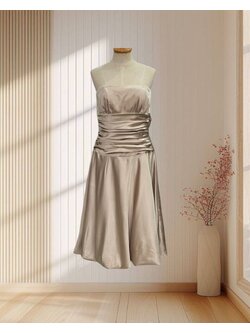 (PRE-LOVED) ราตรีสั้นสีครีม เกาะอก ผ้าซาติน กระโปรงบาน ไซส์ S