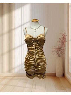 (PRE-LOVED) ราตรีสั้นสีทองสายเดี่ยว ผ้ายืด จีบหน้ายาว ไซส์ S