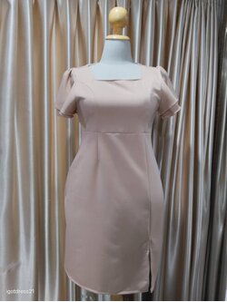 (PRE-LOVED) ชุดเดรสออกงานแขนสั้นบาร์บี้อกเรียบแขนระบาย 2 ชั้นสีน้ำตาล 2XL