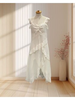 (PRE-LOVED) ราตรีสั้นสีขาว ผ้าชีฟองแบบบางเบา แต่งระบายชายกระโปรง ไซส์ S