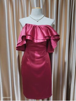 (PRE-LOVED) สั้นแดงไวน์ปาดไหล่อกระบาย2ชั้น (L)