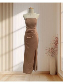 (PRE-LOVED) ราตรียาวเกาะอกสีน้ำตาล จีบช่วงเอว มีฟองน้ำ ไซส์ L