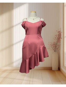 (PRE-LOVED) ราตรีสั้นสีชมพู สายเดี่ยวปิดแขนชายหางปลาผ้าบาบี้ ไซส์ 2XL