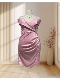 (PRE-LOVED) ราตรีสั้นสีชมพูสายเดี่ยวระบายปกป้ายผ้าเครปซาติน 2XL