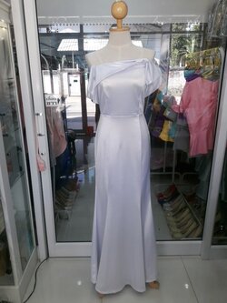 ยาวขาวซาตินปาดไหล่ (M)