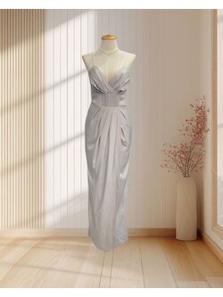 (PRE-LOVED) ราตรียาวสีเทา คอวี จีบเอว สายเดี่ยวสปาเกตตี้ ไซส์ S