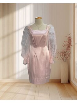 (PRE-LOVED) ราตรีสั้นสีชมพู แขนยาวผ้าซีทรู จั๊มพ์ปลาย ไซส์ M