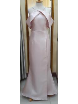 ชุดราตรียาวสีชมพูเปิดไหล่เเต่งเเขน (S)