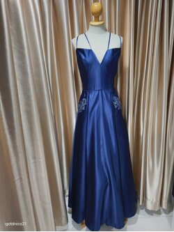 (PRE-LOVED) ชุดราตรียาวผ้าไหม สายคู่กระโปรงบาน กระเป๋าปัก 2 ข้าง สีน้ำเงิน L