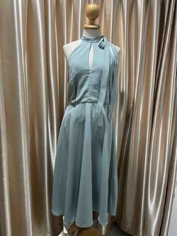 (PRE-LOVED) ราตรีสั้นสีเขียวอมฟ้าผูกโบว์ข้างคอผ้าทวิล M