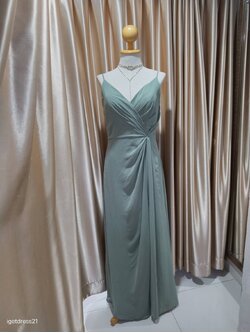 (PRE-LOVED) ชุดราตรียาวชีฟองสายเดี่ยวสีเขียว M