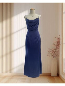 (PRE-LOVED) ราตรียาวสีกรม สายเดี่ยว คอถ่วง ไซส์ M