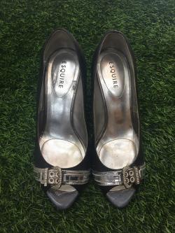 รองเท้าสีดำ 37.5