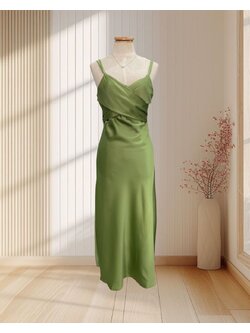 (PRE-LOVED) ราตรียาวสีเขียวใบตอง สายเดี่ยว แต่งผ้าผูกโบว์ด้านหลัง ไซส์ S