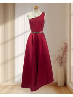 (PRE-LOVED) ราตรียาวสีแดงไหล่เดี่ยวทรงเจ้าหญิง+โบว์ (S)