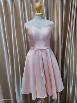 (PRE-LOVED) ชุดราตรีสั้น ผ้าหนา ปาดไหล่ สีโอรส F