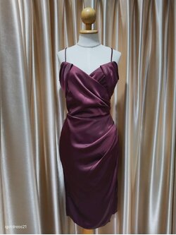 (PRE-LOVED) ชุดราตรีสั้นสายเดี่ยวโอบไหล่สีแดง M