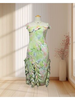 (PRE-LOVED) เดรสยาวสีเขียวลายดอกไม้ สม็คหลัง แต่งกระโปรงระบาย ไซส์ 2XL