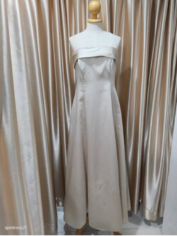 (PRE-LOVED) ชุดราตรียาวสีครีมสายเดี่ยว