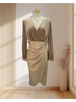 เดรสสั้นสีน้ำตาล ผ้ากำมะหยี่ กระโปรงผ้ายืดคลุมเข่า ไซส์ M