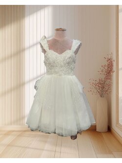 (PRE-LOVED) ราตรีสั้นสีขาว ผ้ามุ้งกระโปรงบาน ปักดอกไม้ 3D ไซส์ S