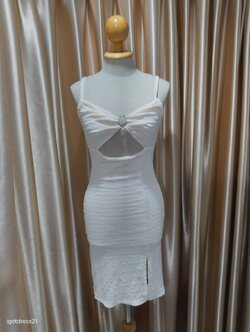 เดรสเว้าสายเดี่ยว สีครีม F